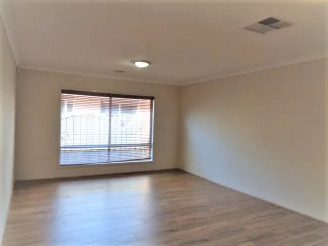 Central Location Spacious Single Storey 4 bedrooms Family Home - Więcej