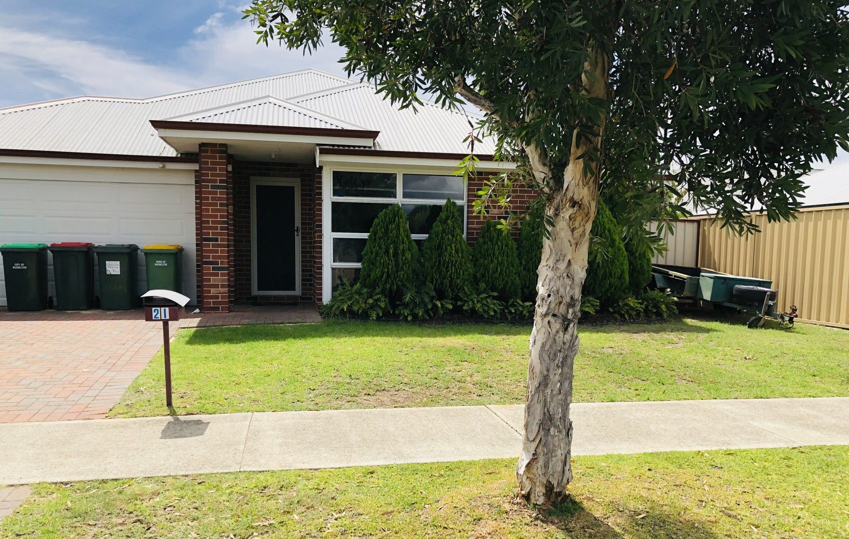 4 bedrooms House in 21 Durance Way YALYALUP WA, 6280