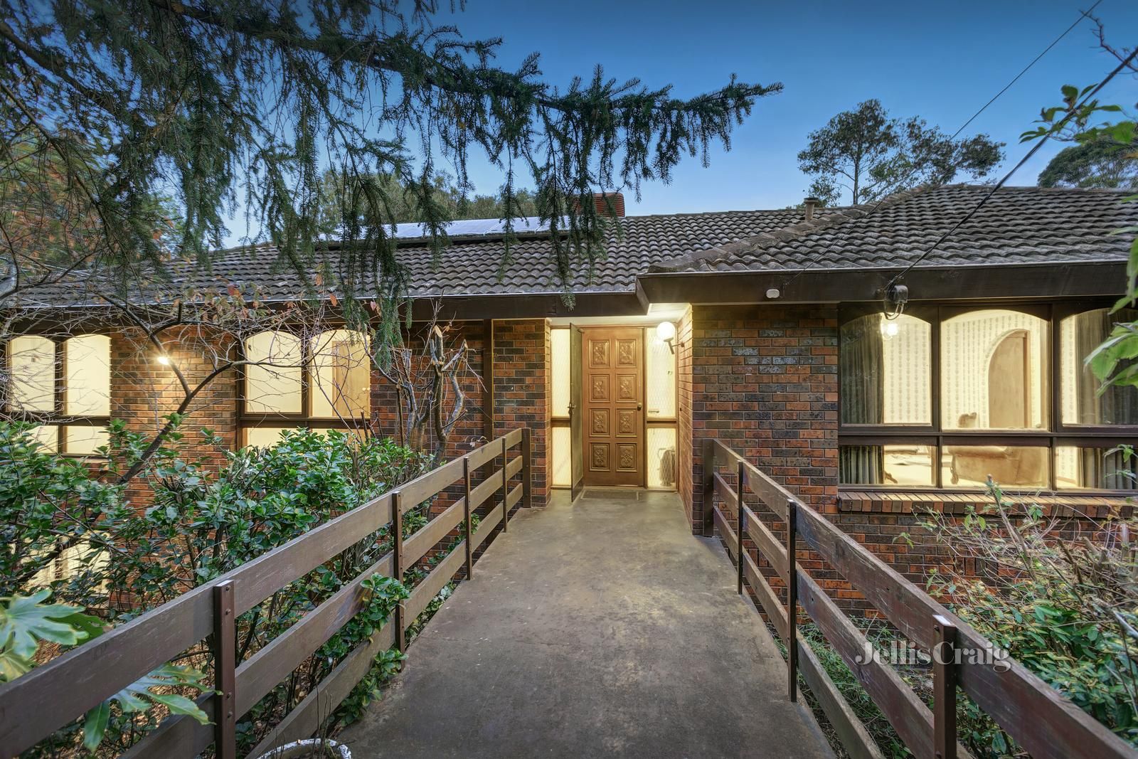 26-28 Drayton Crescent, Park Orchards VIC 3114, Image 2