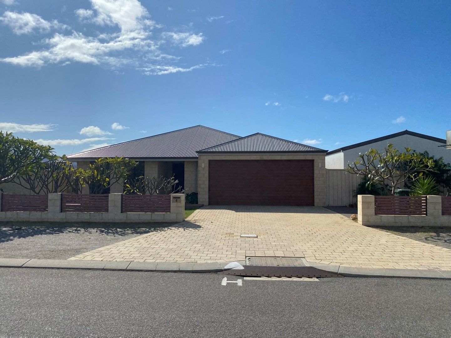 4 bedrooms House in 4 Invincible Rise WANDINA WA, 6530