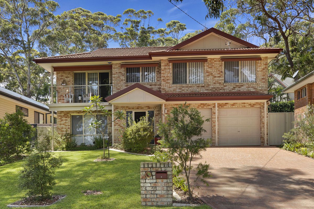4 bedrooms House in 98 Lakin Street BATEAU BAY NSW, 2261