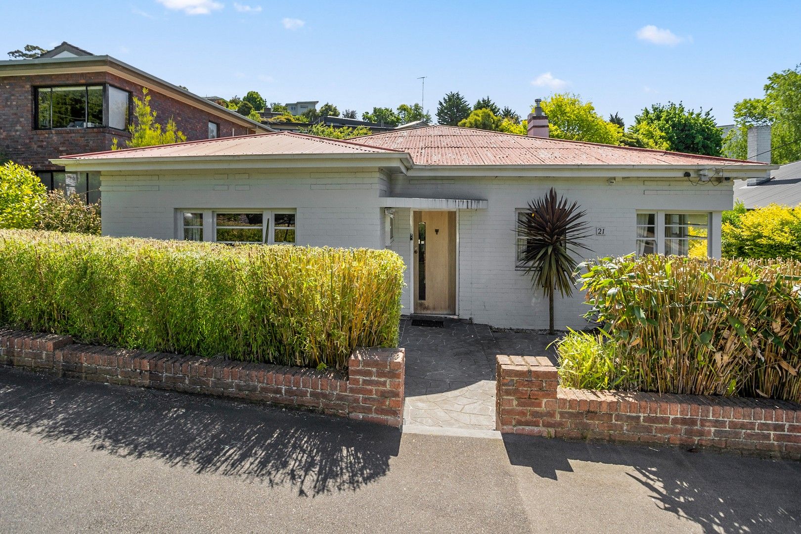4 bedrooms House in 21 Maning Avenue SANDY BAY TAS, 7005