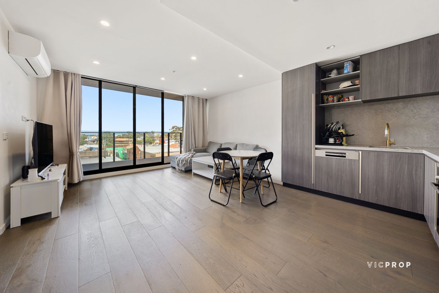 2 bedrooms Apartment / Unit / Flat in 406/254 Hampshire Road SUNSHINE VIC, 3020