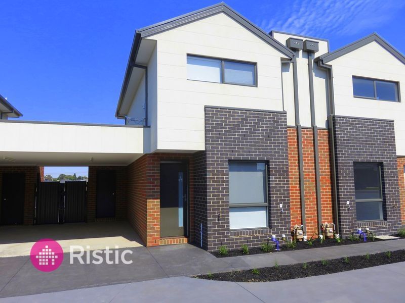 2 bedrooms Townhouse in 3/204 Saltlake Boulevard WOLLERT VIC, 3750
