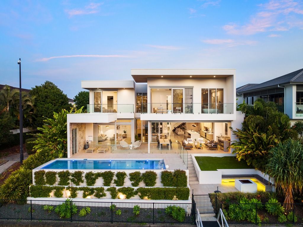 5 bedrooms House in 2516 Cressbrook Drive HOPE ISLAND QLD, 4212