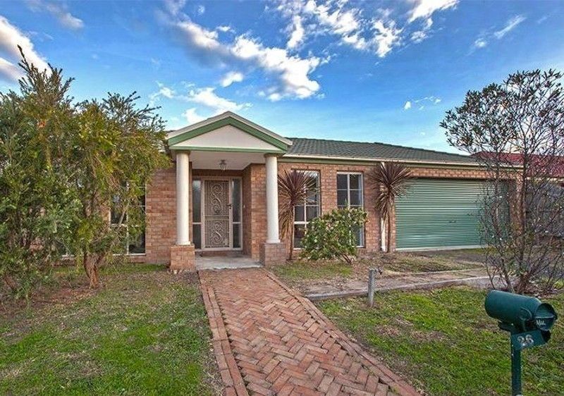 3 bedrooms House in 26 Natanya Drive PAKENHAM VIC, 3810