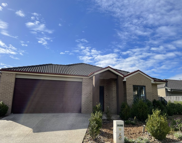 19 Hull Crescent, Pakenham VIC 3810