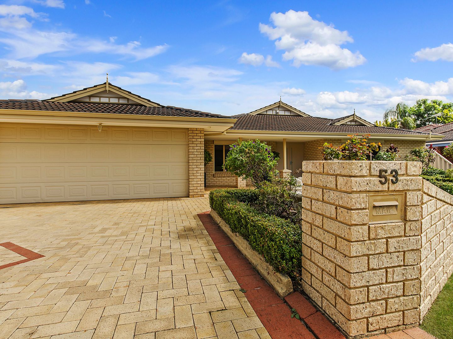 53 Reynolds Cl, Swan View WA 6056, Image 2