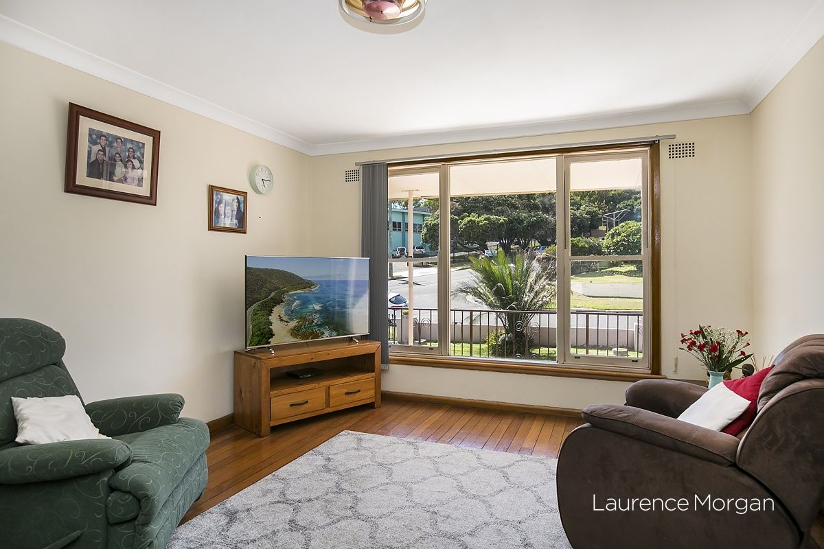 4 Griffiths Avenue, Port Kembla NSW 2505, Image 2