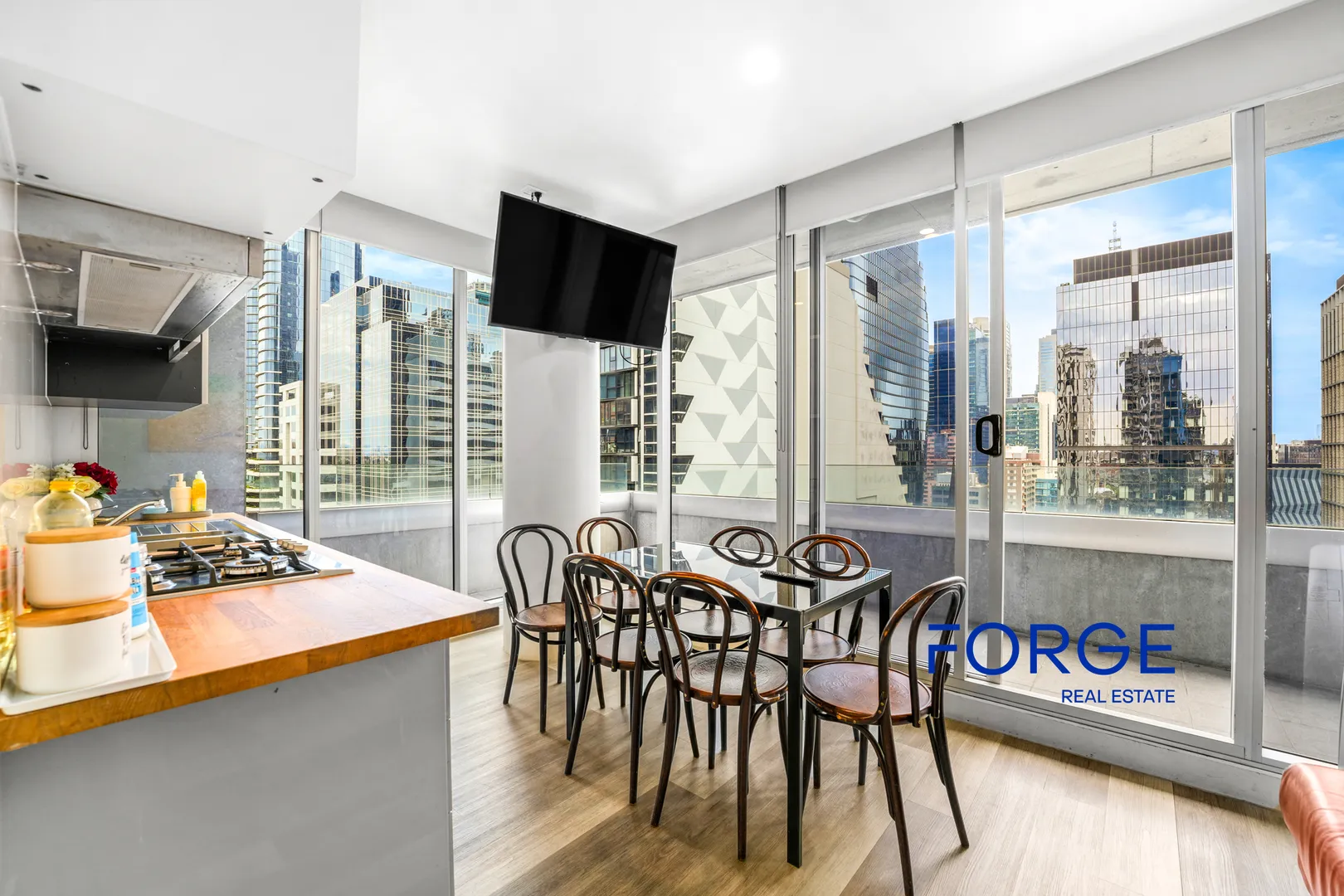 Paris End CBD Apartment  Exceptional Rental Yield - View 3