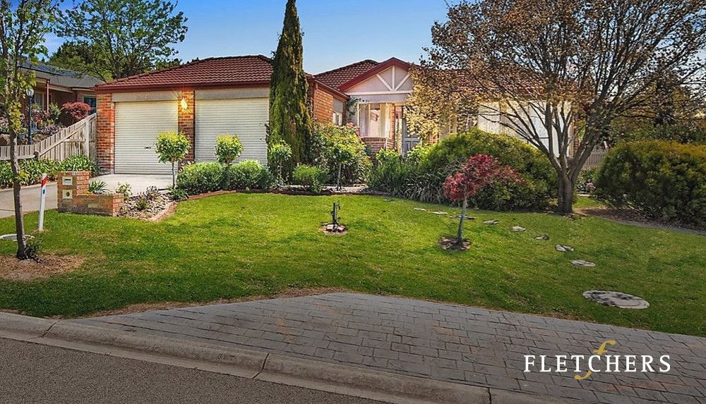 5 bedrooms House in 16 Hilltop Close NARRE WARREN SOUTH VIC, 3805