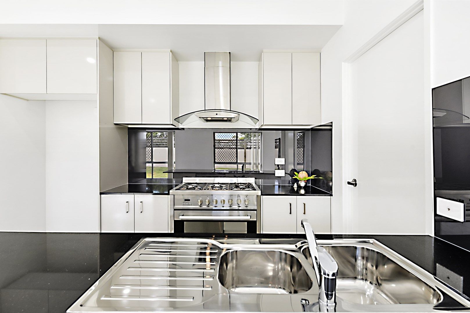 Logan Reserve QLD 4133 4 beds house for Sale, High End Build! 667k