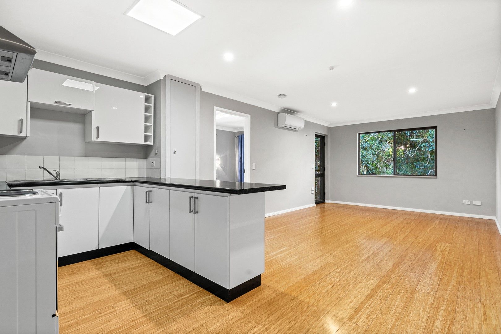 1 bedrooms Apartment / Unit / Flat in 8/2 Rajah Road OCEAN SHORES NSW, 2483