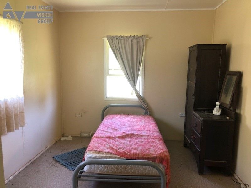 23 Richardson St, Anakie Siding QLD 4702, Image 2