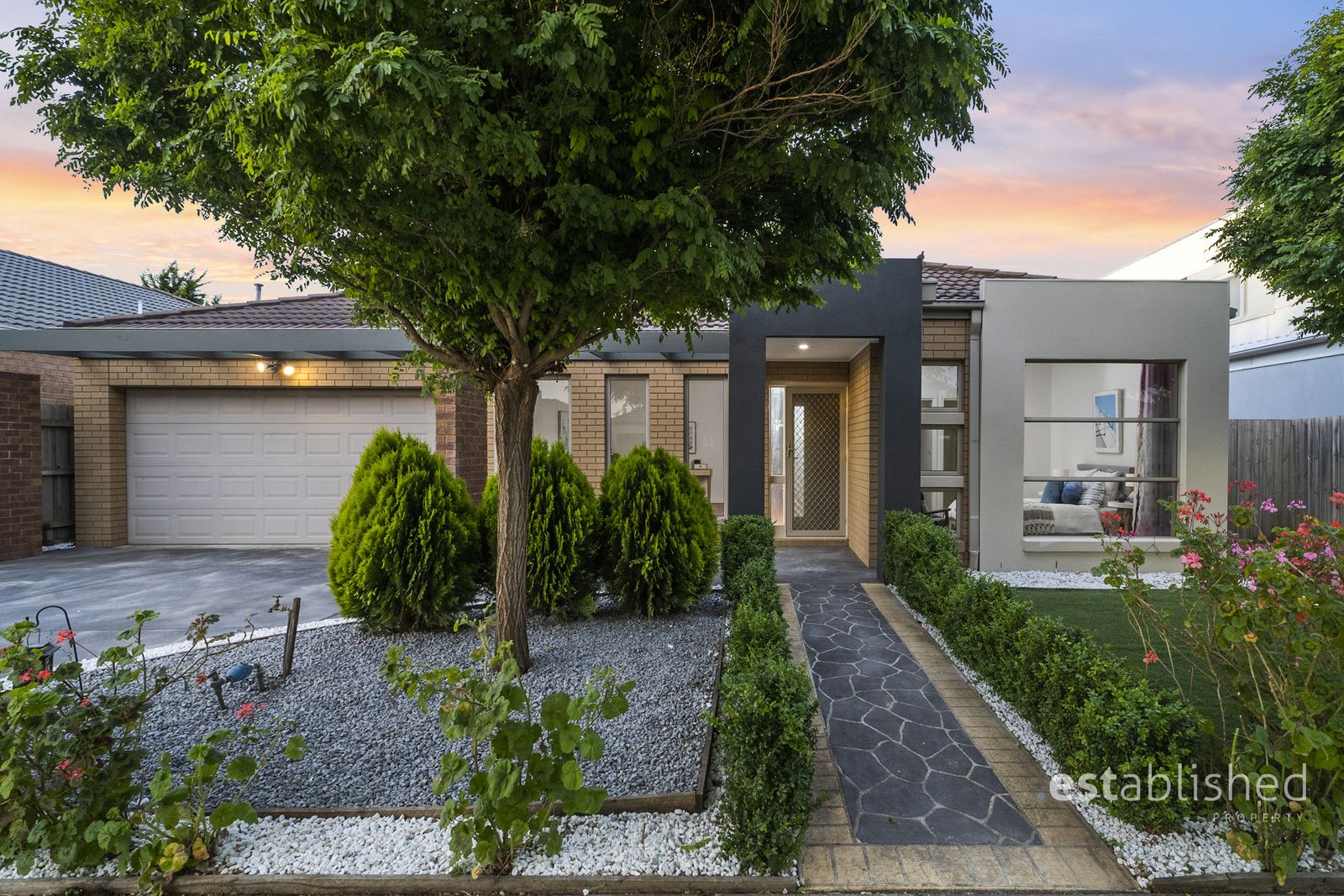 4 bedrooms House in 17 Copeland Crescent POINT COOK VIC, 3030