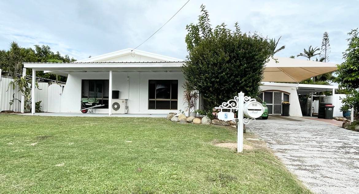 4 bedrooms House in 5 Ash Street SLADE POINT QLD, 4740