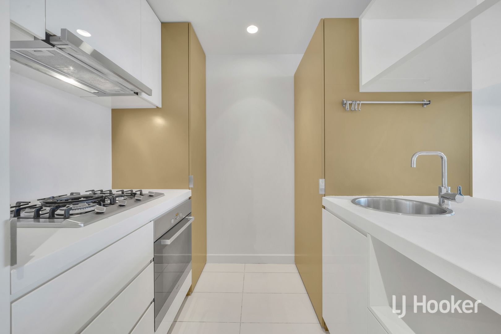 2409/33 MacKenzie Street, Melbourne VIC 3000, Image 2