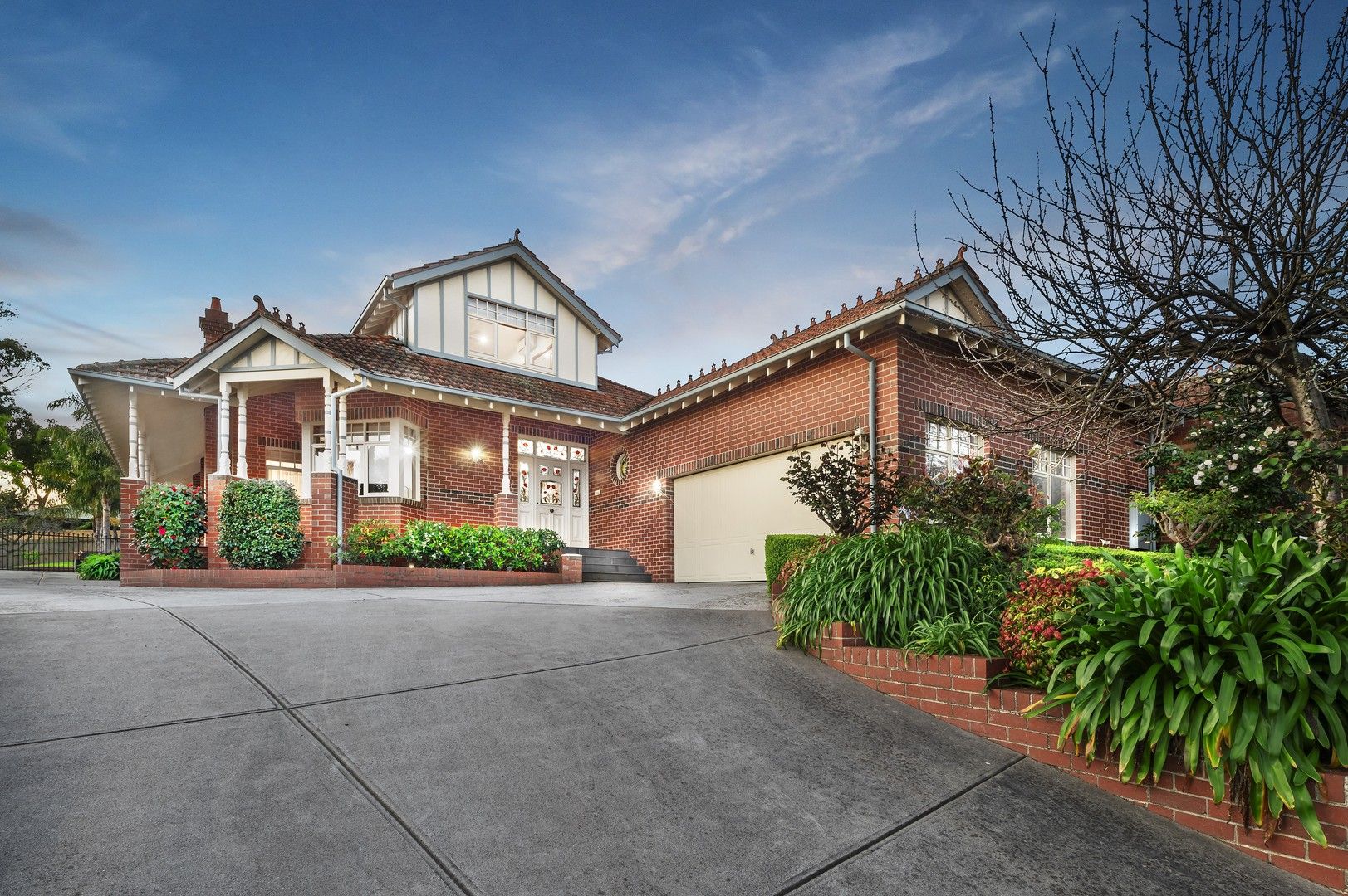 5 bedrooms House in 8 Candlebark Quadrant ROWVILLE VIC, 3178