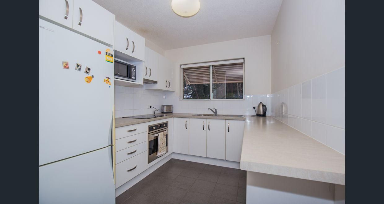 2 bedrooms Apartment / Unit / Flat in 3/9 Robertson Avenue GREENSLOPES QLD, 4120