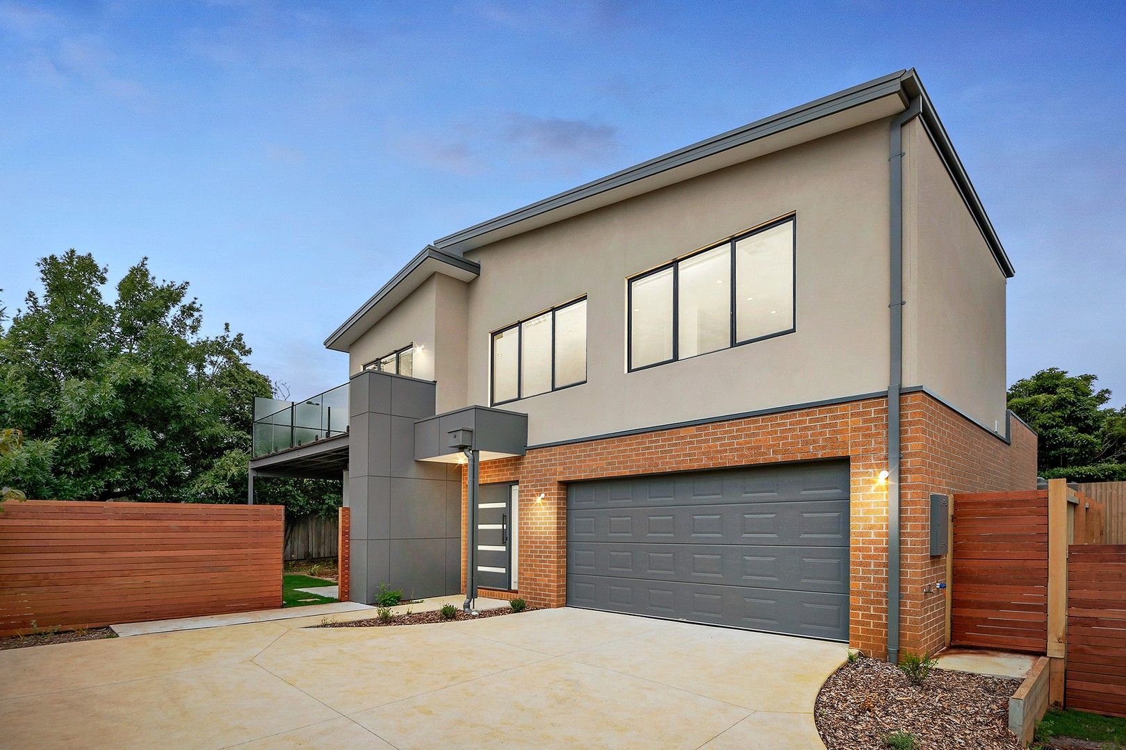 4 bedrooms Townhouse in 2/7 Dunstan Street FRANKSTON SOUTH VIC, 3199