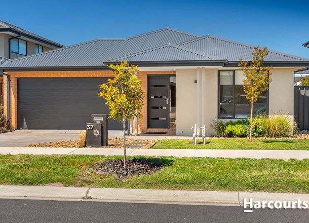 37 Bellhaven Circuit, Clyde North VIC 3978