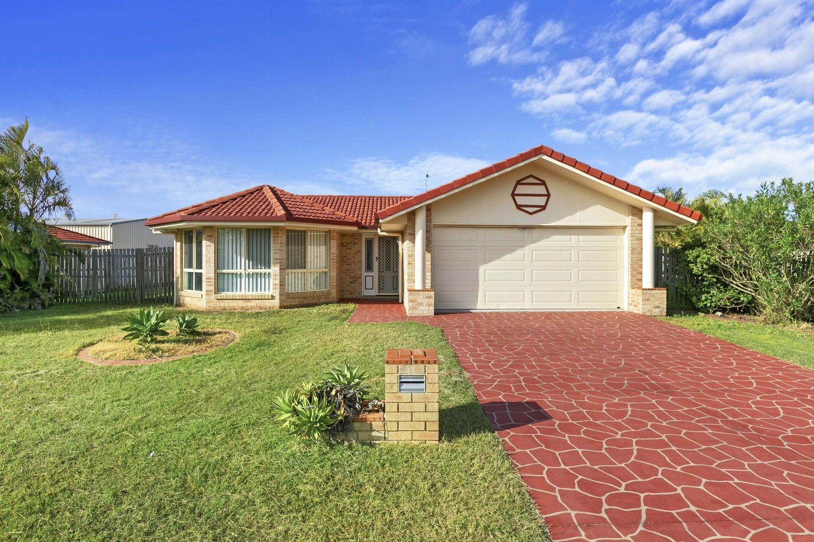 4 bedrooms House in 17 Joselyn Drive POINT VERNON QLD, 4655