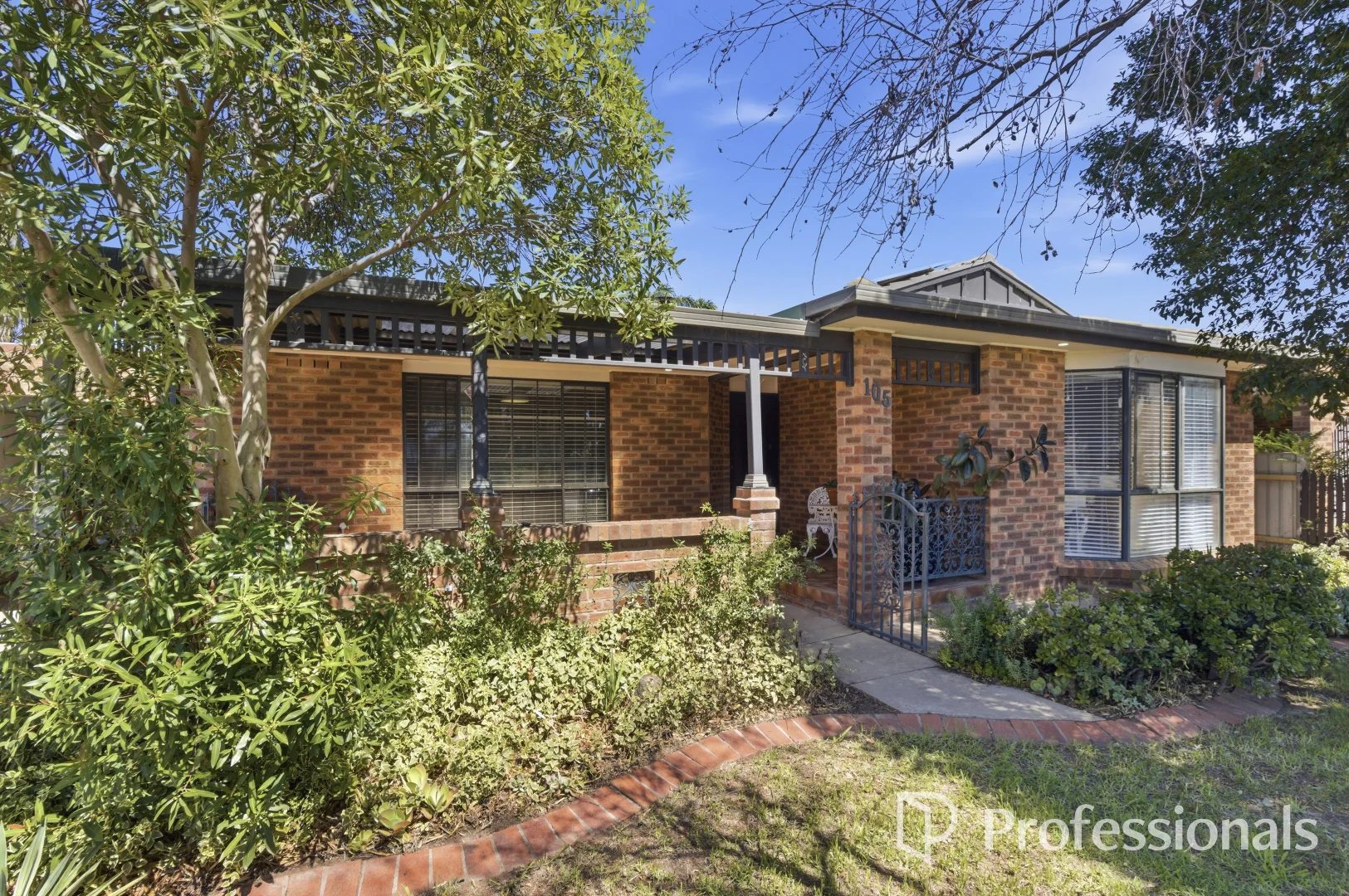 Additional image 2 of 105 Undurra Drive, Glenfield Park NSW 2650