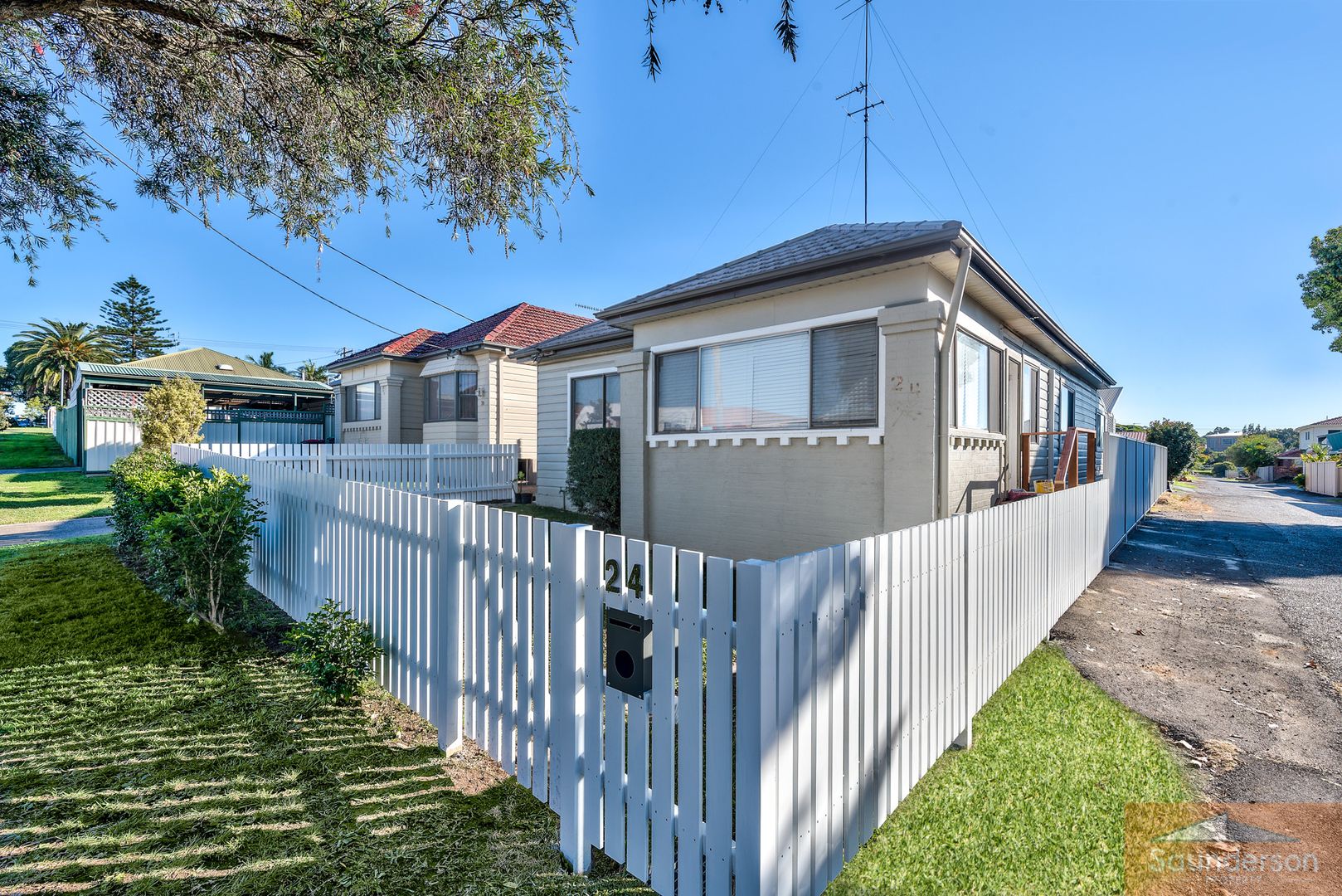 24 Crescent Road, Waratah Property History & Address Research Domain