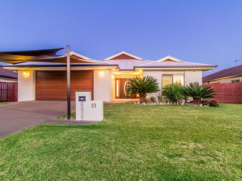 19 Oceanis Drive, Oxenford QLD 4210
