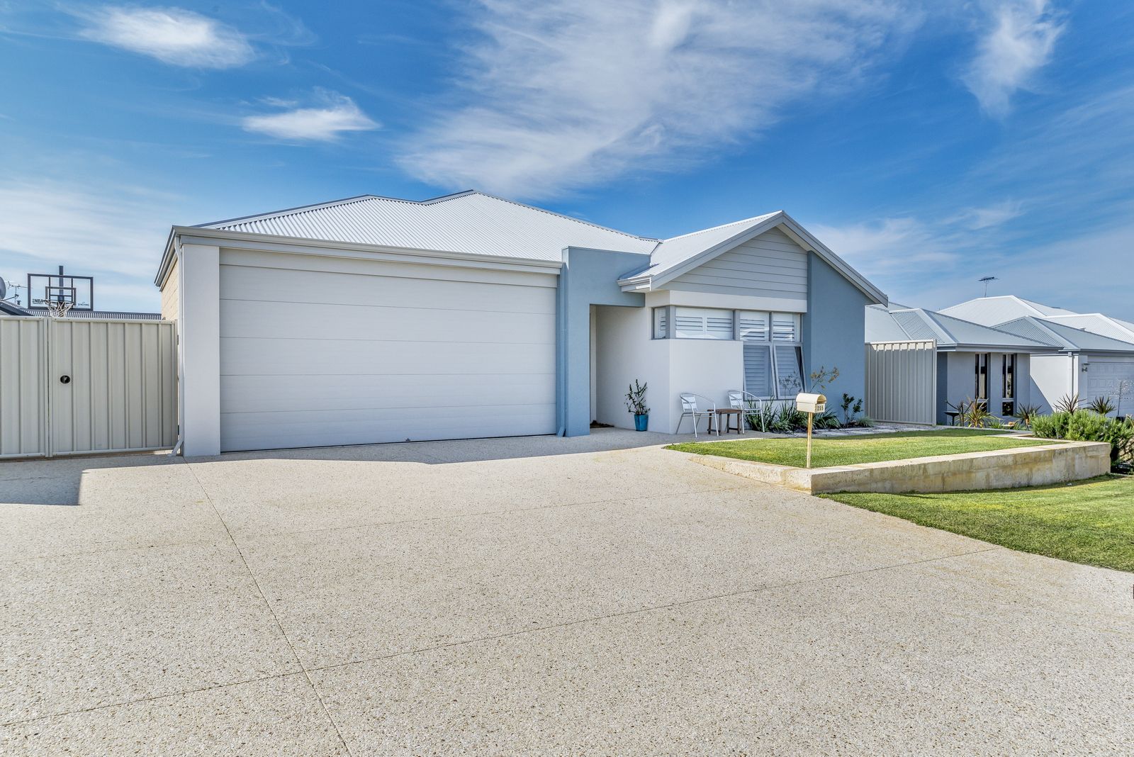 4 bedrooms House in 255 Marillana Drive GOLDEN BAY WA, 6174