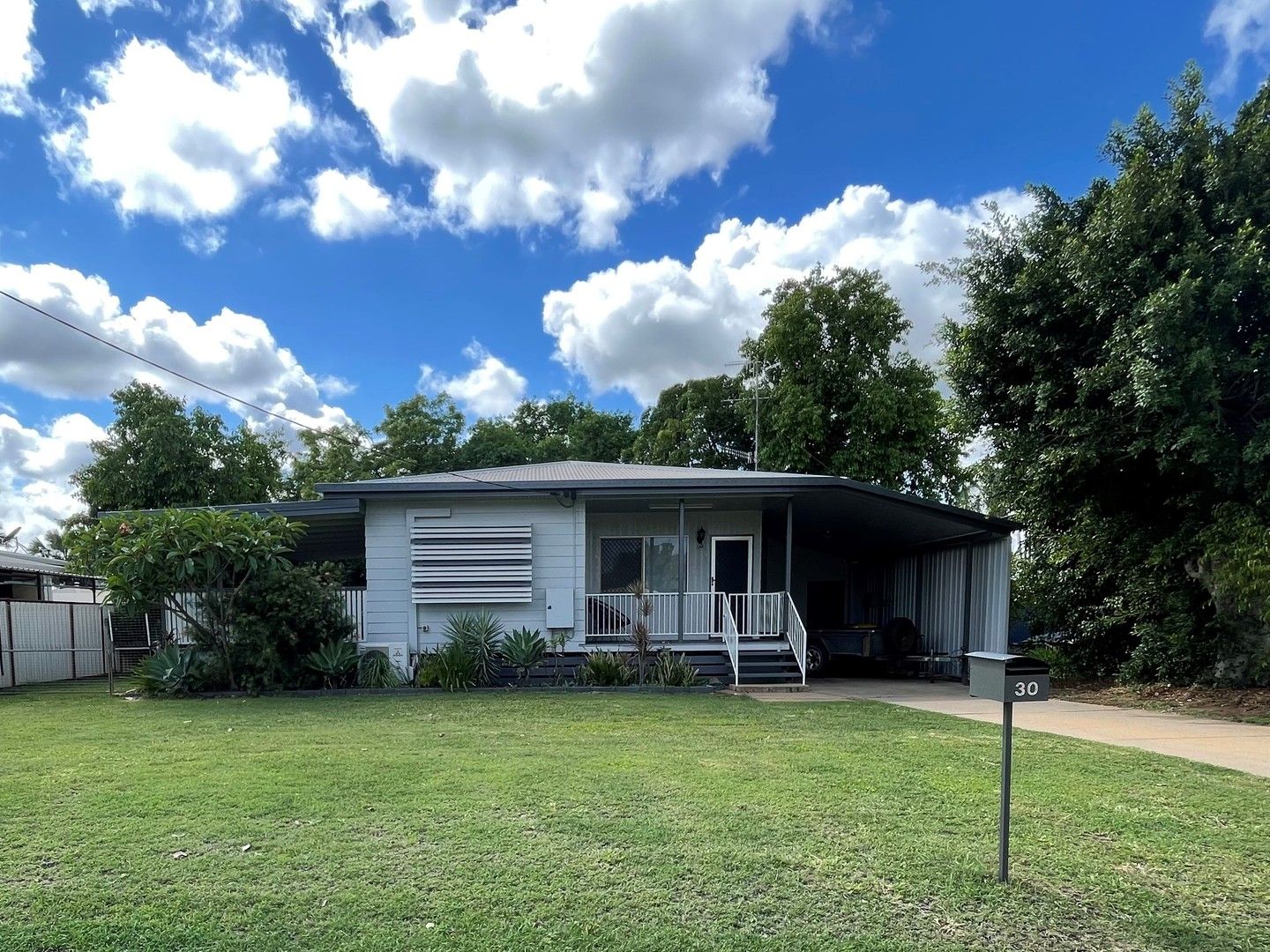 3 bedrooms House in 30 Rosewall Street MORANBAH QLD, 4744