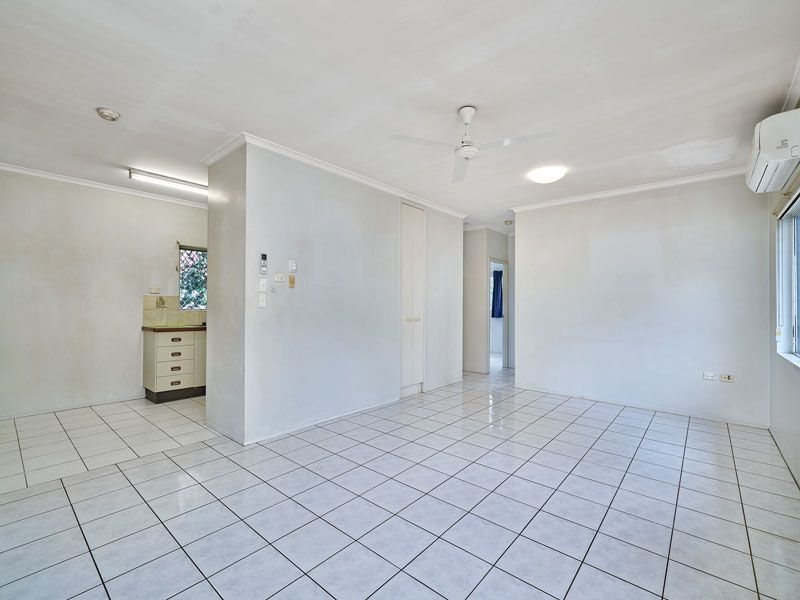 1/8 Deshon Street, Whitfield QLD 4870, Image 2