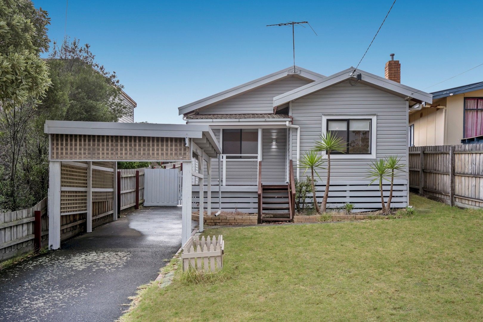 2 bedrooms House in 41 Fourth Avenue ROSEBUD VIC, 3939