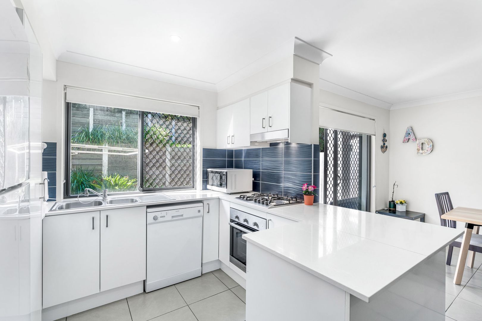 27/20 Kianawah Road South, Manly West QLD 4179, Image 2