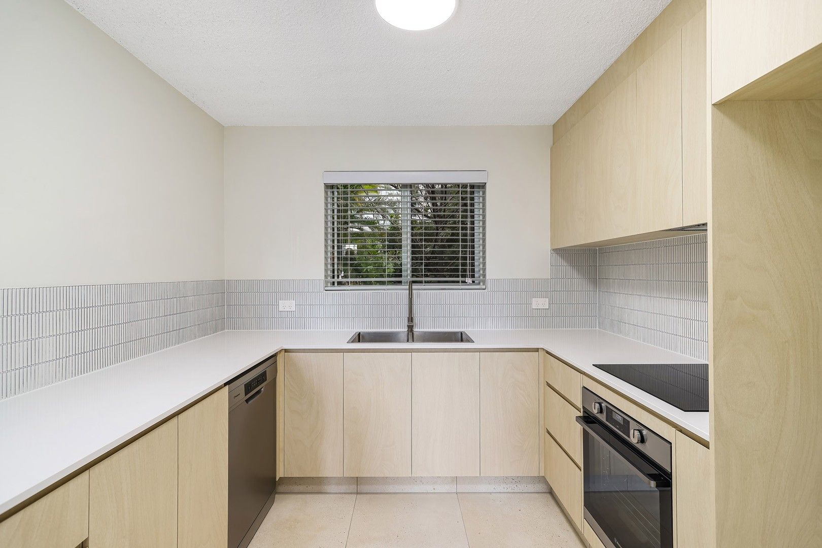2 bedrooms Apartment / Unit / Flat in 4/50 McLean Street COOLANGATTA QLD, 4225