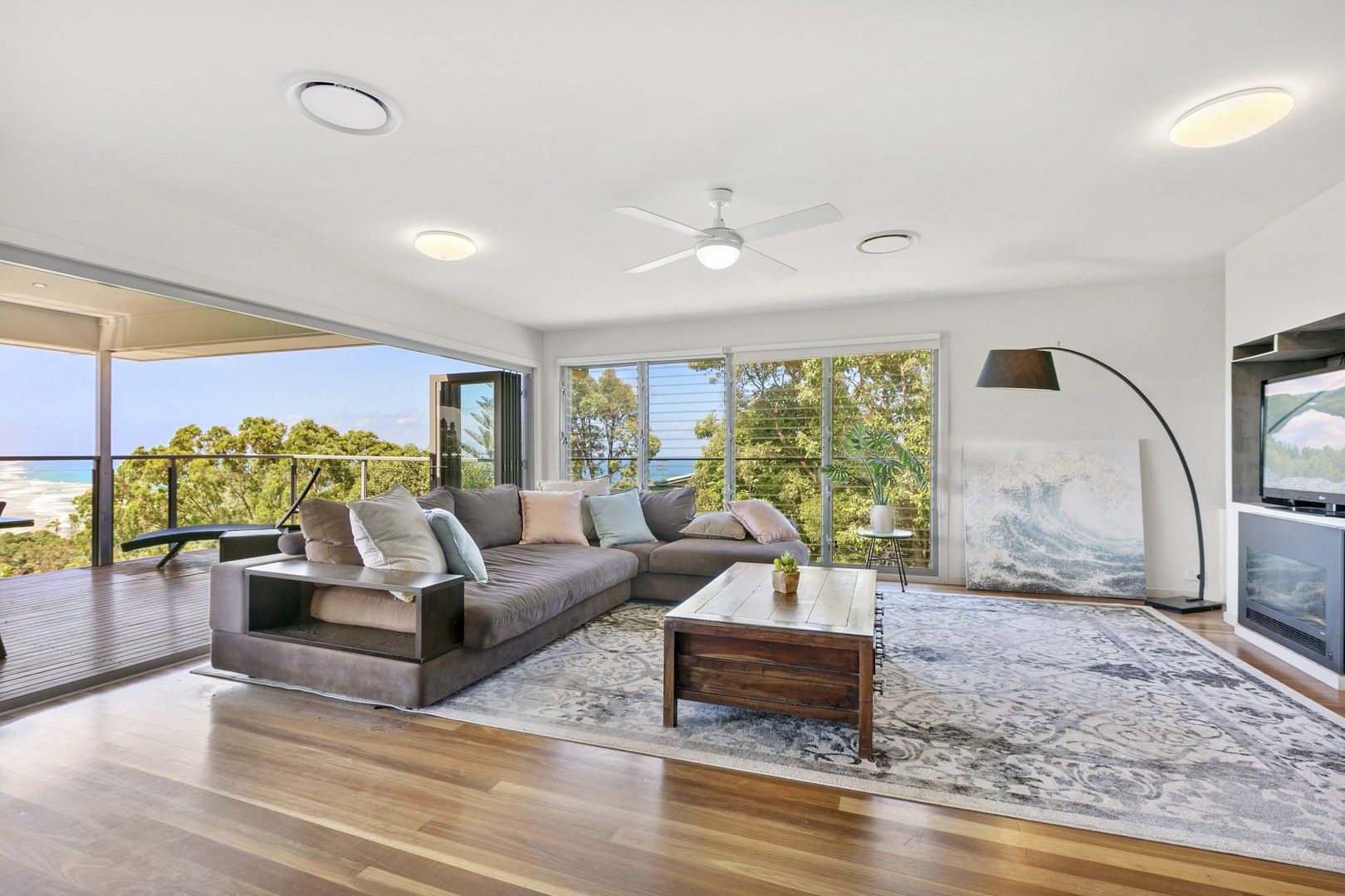 5 bedrooms House in 3 Majestic Court COOLUM BEACH QLD, 4573