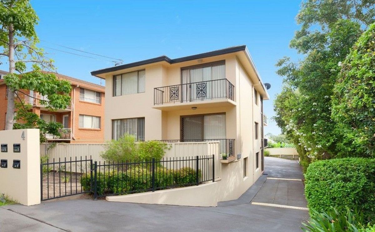 2 bedrooms Apartment / Unit / Flat in 3/4 Loftus Street WOLLONGONG NSW, 2500