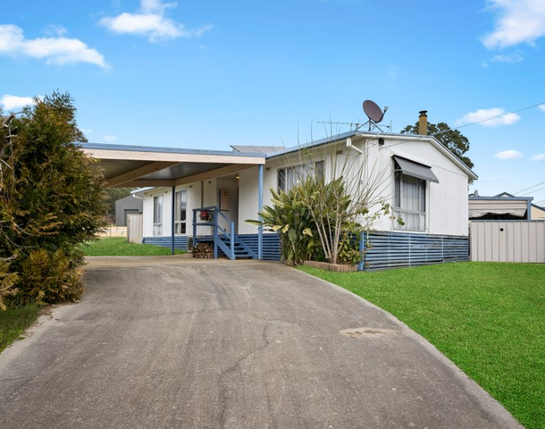 15 Cross Avenue, Dartmouth VIC 3701