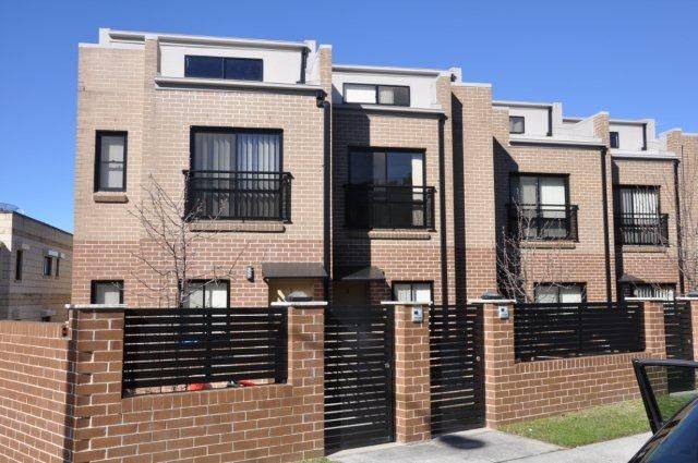 3 bedrooms Townhouse in Unit 2/14-18 Connells Point SOUTH HURSTVILLE NSW, 2221