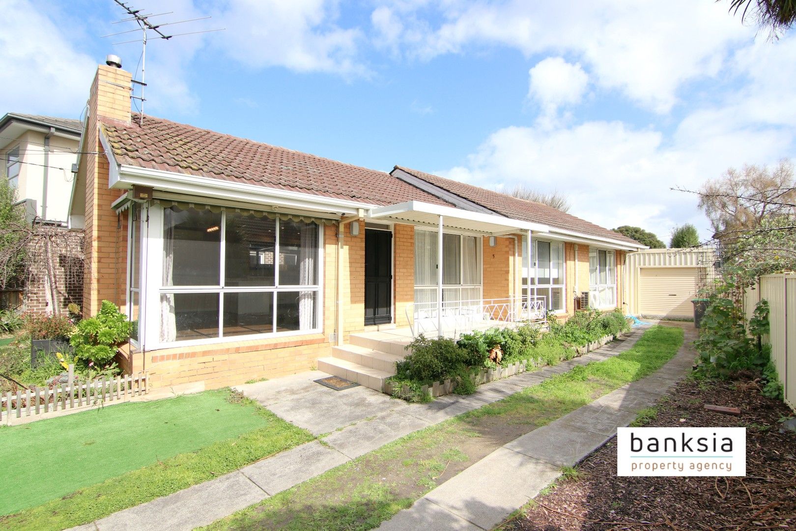 3 bedrooms House in 5 Almurta Road BENTLEIGH EAST VIC, 3165