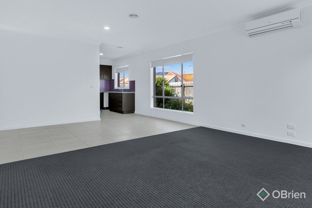 2/3 Fishburn Grove, Harkness VIC 3337, Image 1