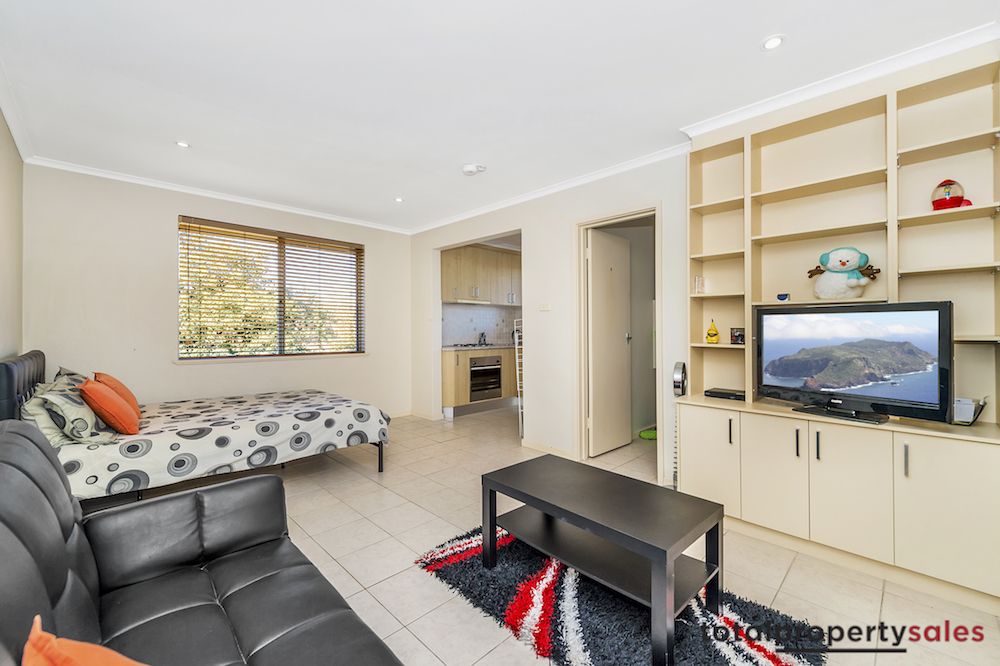 16/27 Coxen Street, Hughes ACT 2605, Image 1