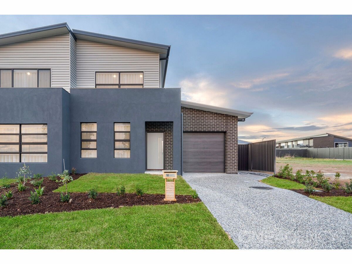 4 bedrooms Duplex in 1B Brooklands Circuit GOULBURN NSW, 2580