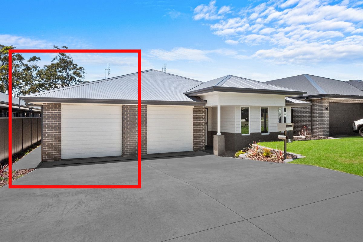 2 bedrooms Duplex in 82A Hillgate Drive THORNTON NSW, 2322