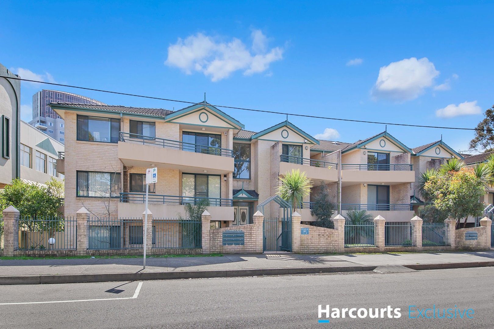 3 bedrooms Apartment / Unit / Flat in 2/9-15 Lloyds Avenue CARLINGFORD NSW, 2118