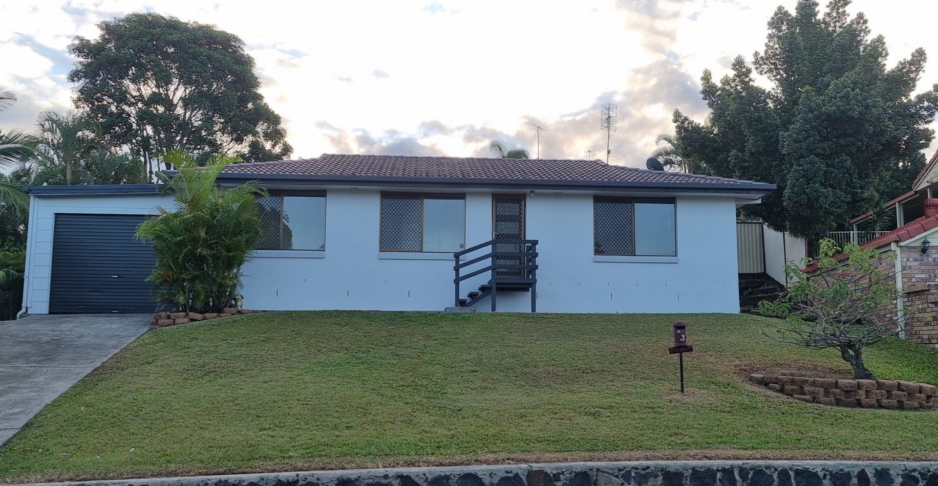 3 bedrooms House in 4 Miralie Place ASHMORE QLD, 4214