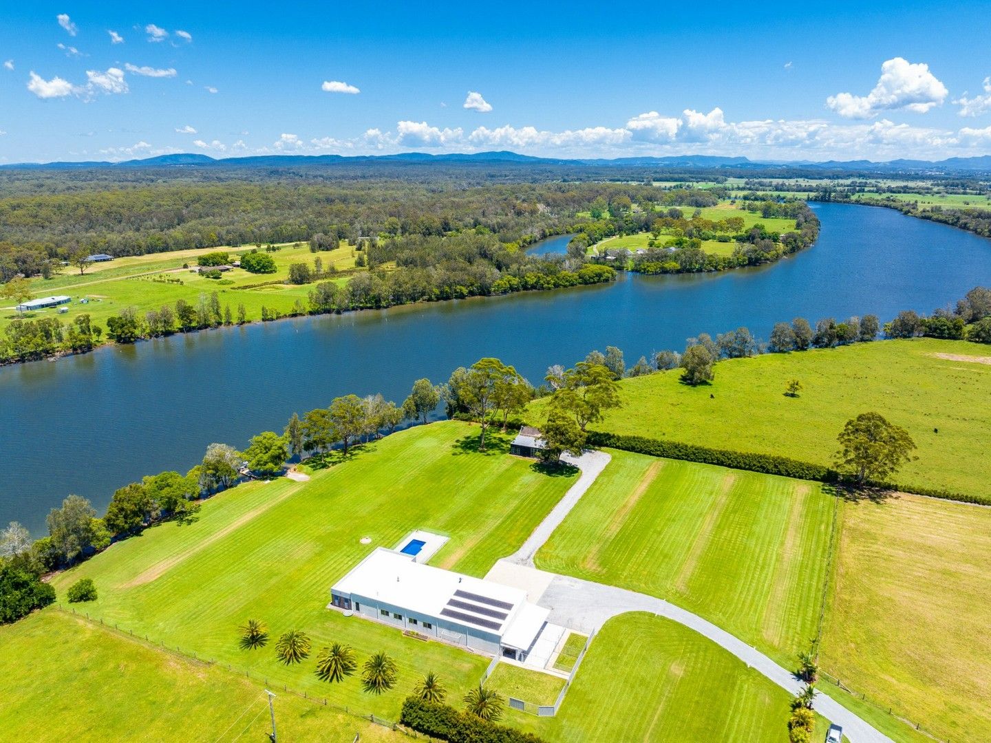 4 bedrooms Rural in 319 Manning Point Road OXLEY ISLAND NSW, 2430
