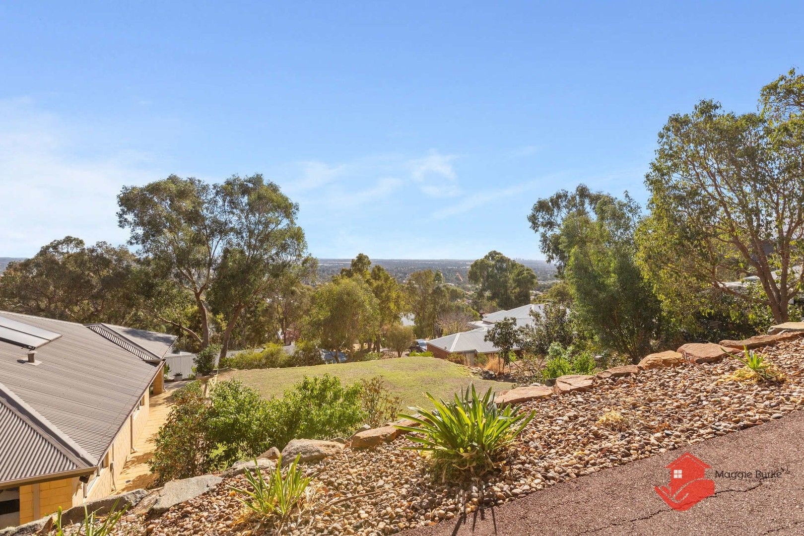 4 bedrooms House in 7 Summit View MOUNT RICHON WA, 6112