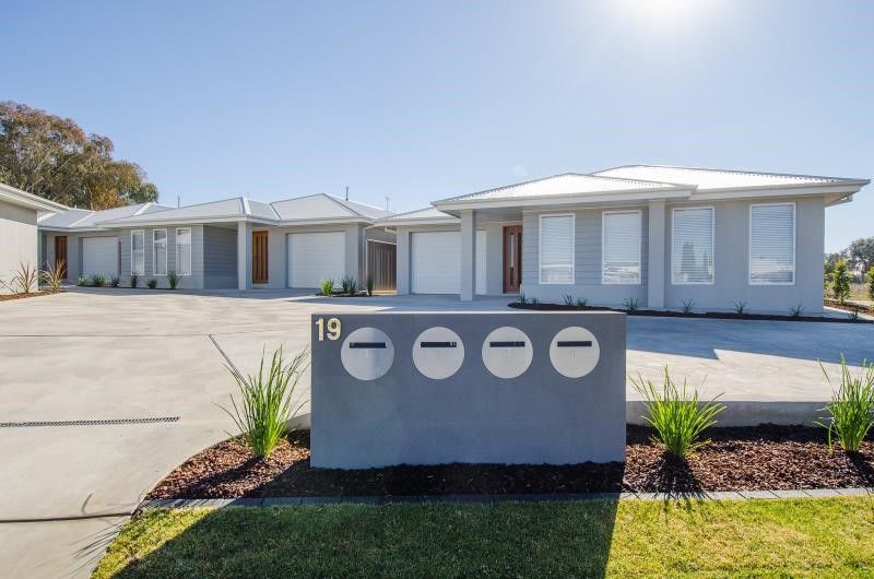 3 bedrooms Villa in 1/19 Trumper St BOOROOMA NSW, 2650