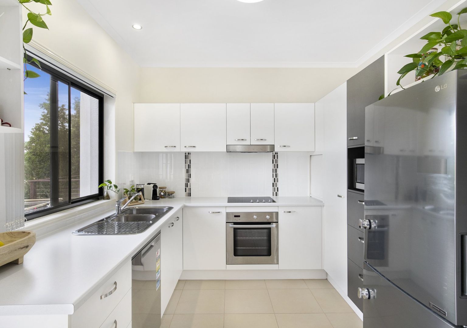 2/52 Golden Crest Place, Bellbowrie QLD 4070, Image 2